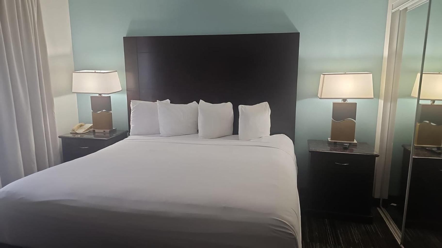 Montreal Suites Orlando Bagian luar foto