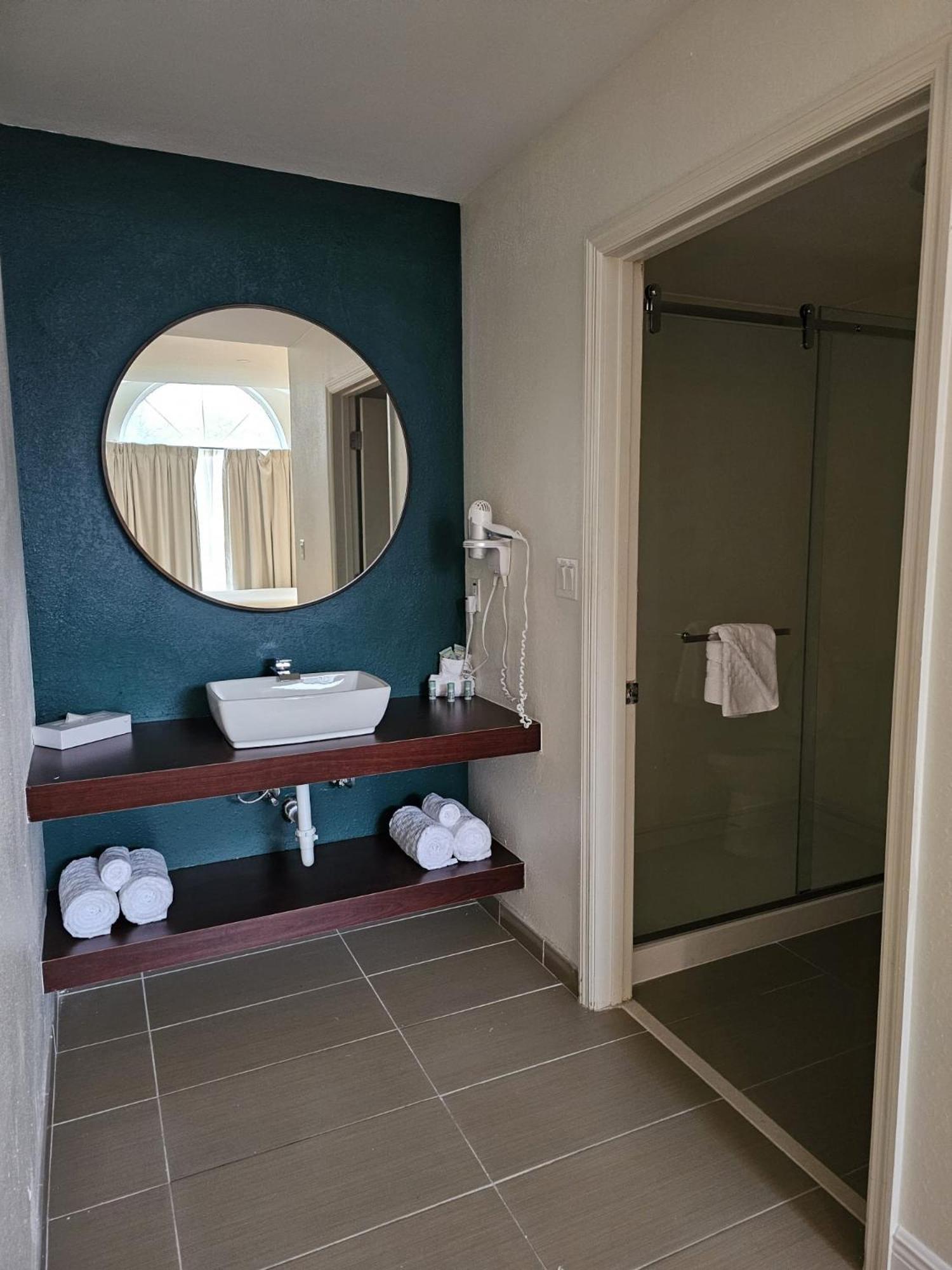 Montreal Suites Orlando Bagian luar foto
