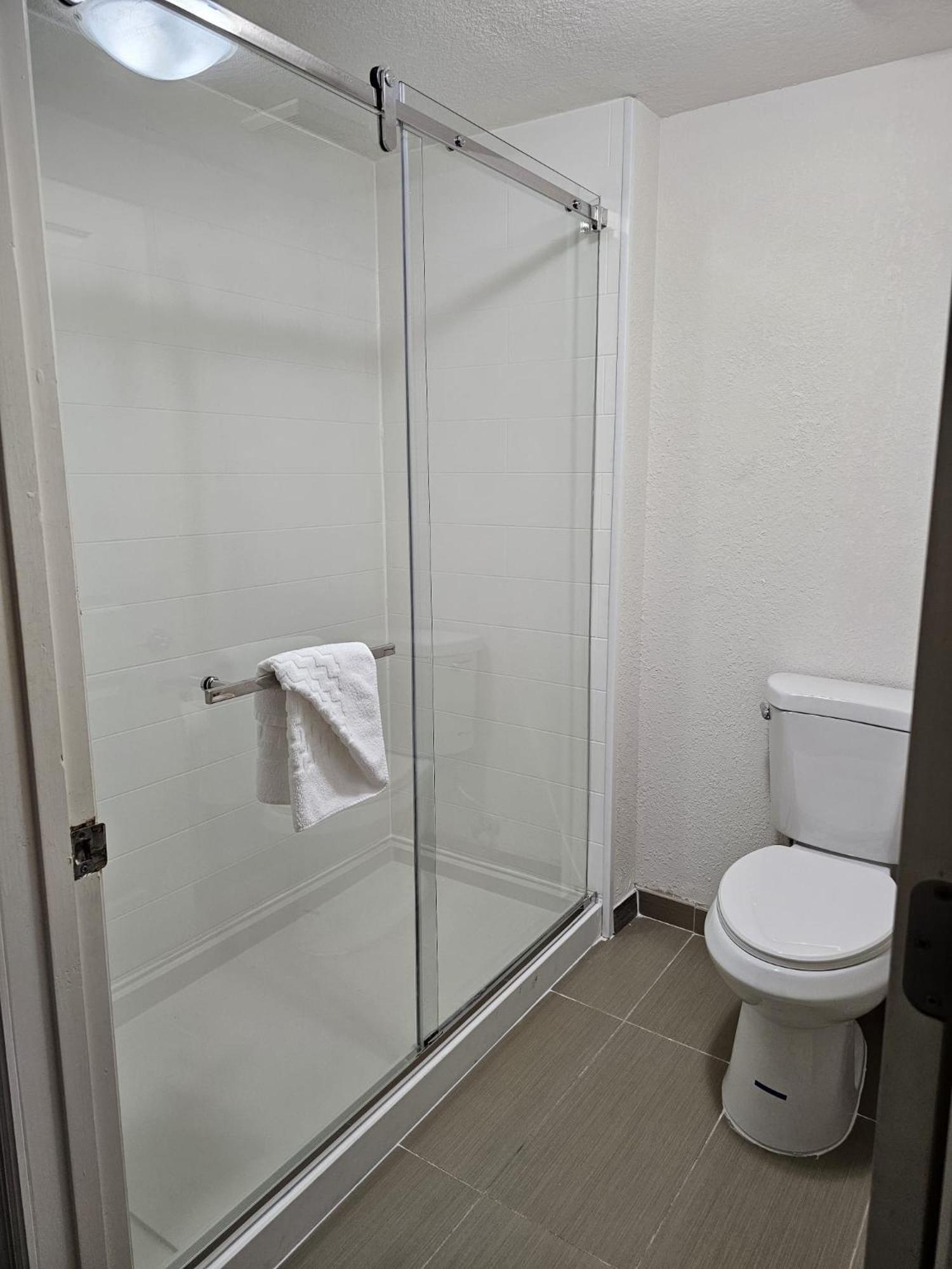 Montreal Suites Orlando Bagian luar foto