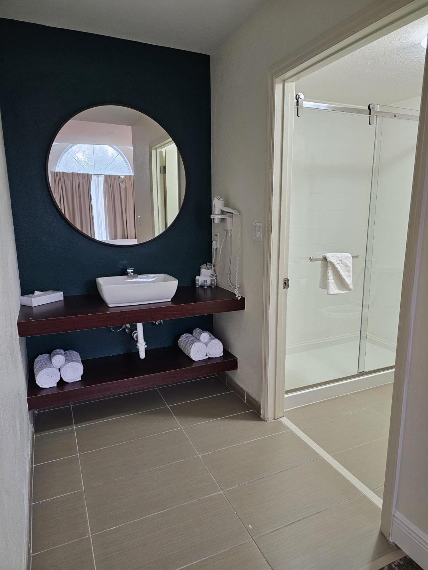 Montreal Suites Orlando Bagian luar foto