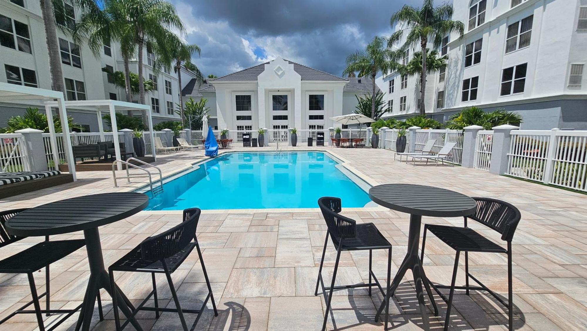Montreal Suites Orlando Bagian luar foto